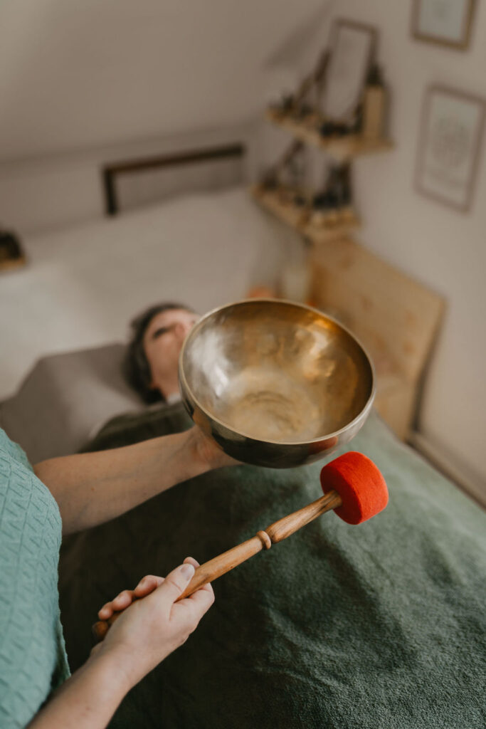Reiki en holistische therapie bij Inner Grid in Wijchen, zorgt voor vermindering van spanning, ontspanning en uit je hoofd komen.